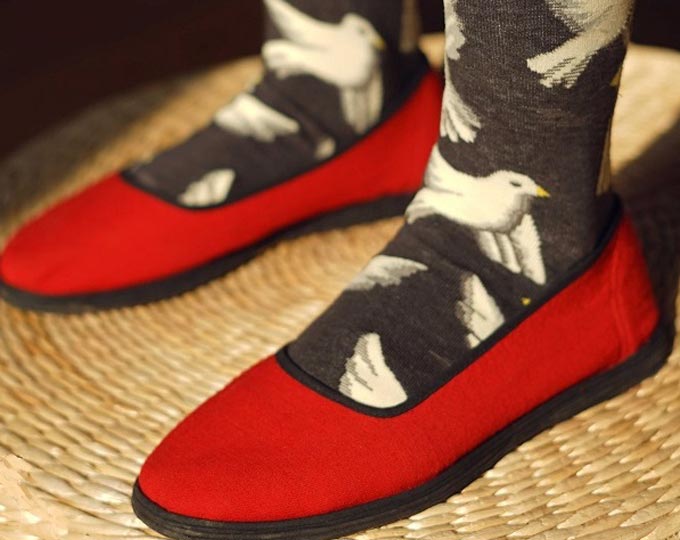 red-handmade-cloth-shoes-with A
