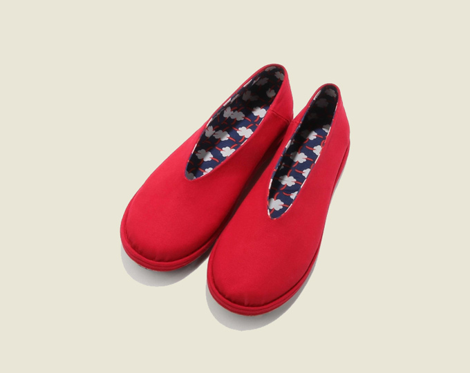 red-handmade-cloth-shoes-with B