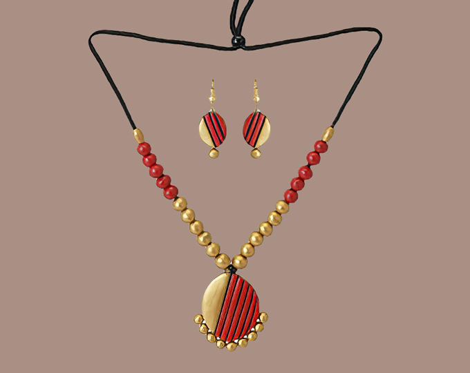 handcrafted-alluring-golden-n-red A