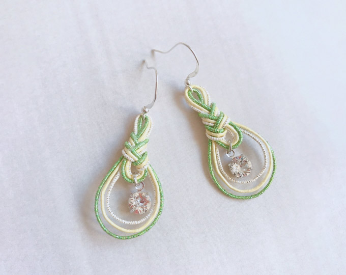 mizuhiki-earrings-with-a-briliant B