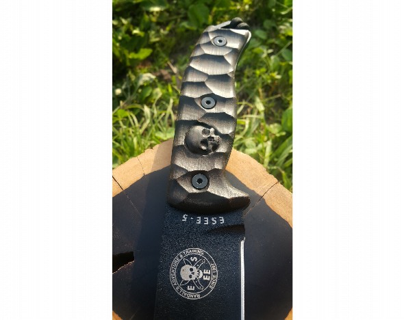 esee5-sclaesesee-knives