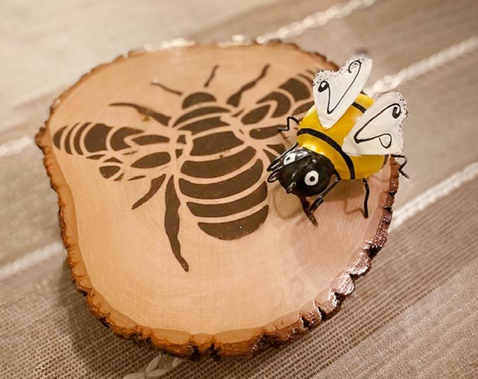 mandala-bee-living-edge-tabletray