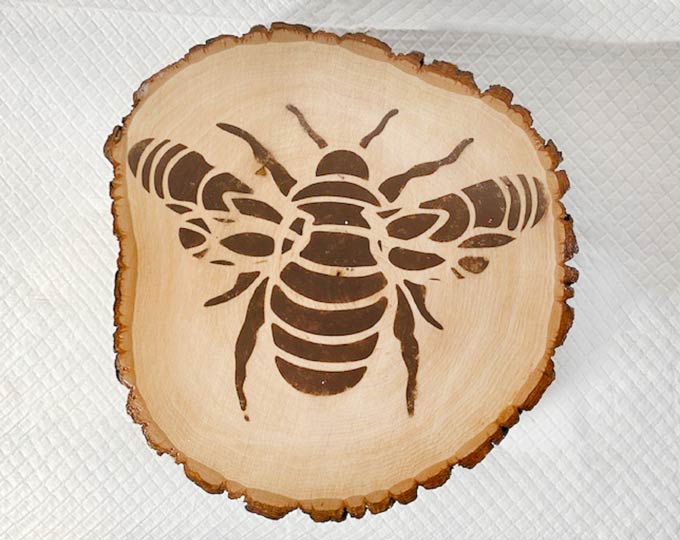 mandala-bee-living-edge-tabletray A