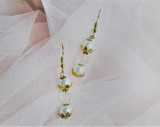 gold-earrings-with-large-pearls B