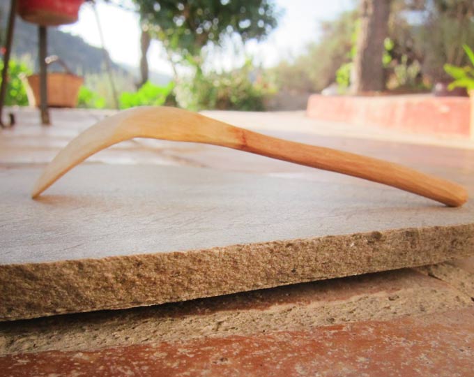 hand-carved-spoon-olive-bent B