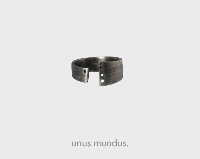 unus-mundus-20ss-sterling-silver