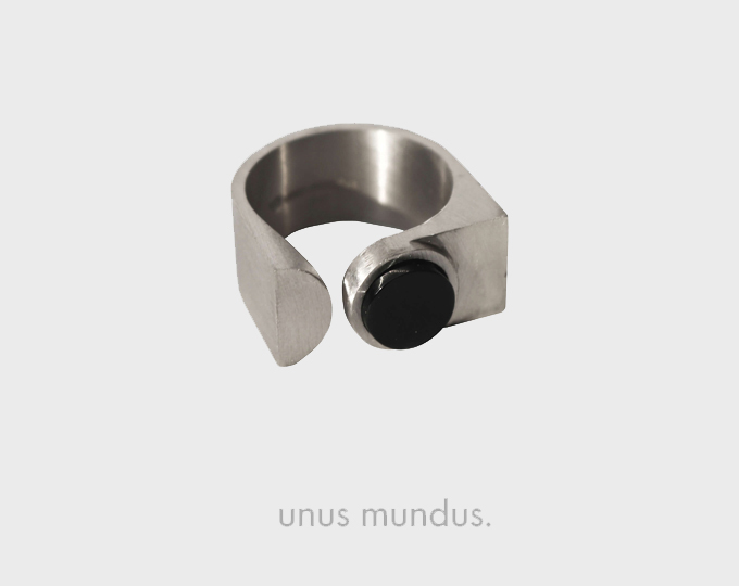 unus-mundus-20aw-arbitrary-door