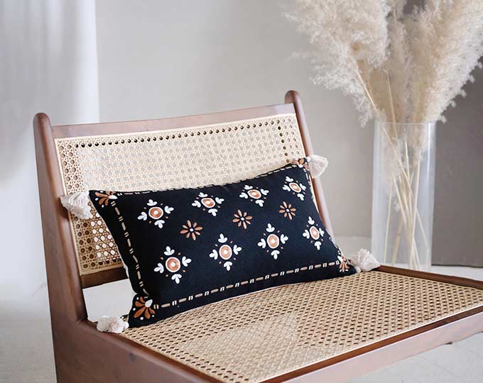 emboridery-cushion-and-pillow-with C