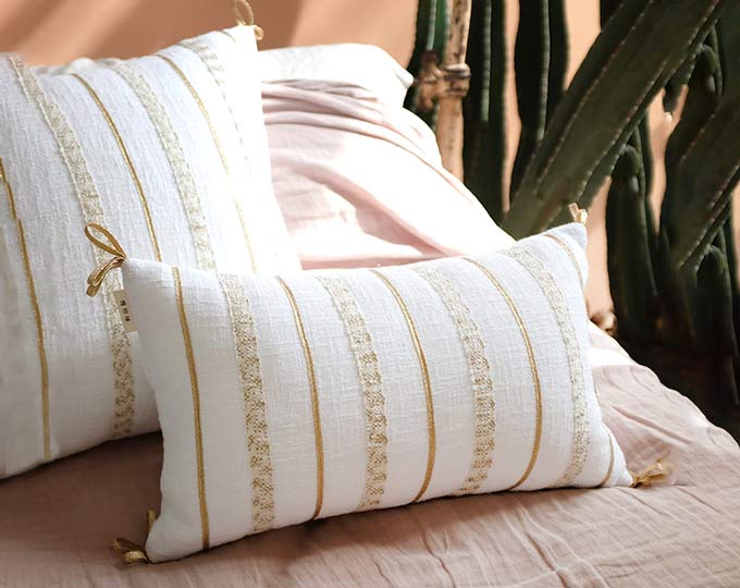 cushion-and-pillows-with-original C