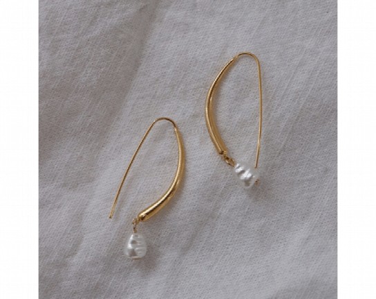 drop-pearl-gold-hook-earrings