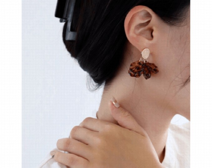 leopard-petal-drop-earrings