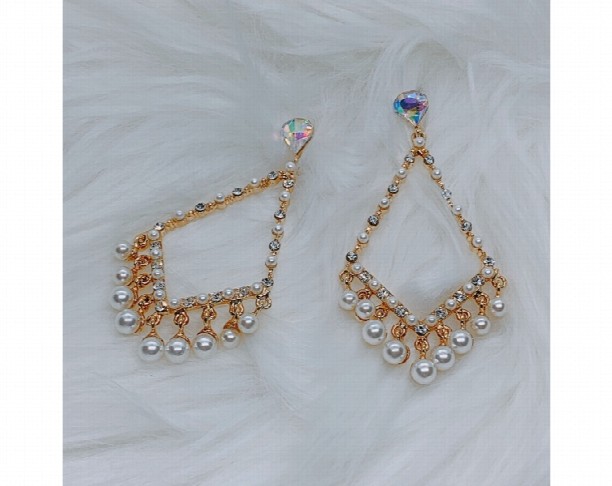 gold-rhombus-chandelier-earrings A