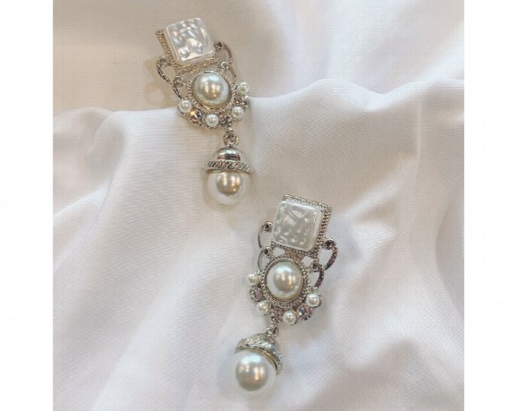 intaglio-pearl-earrings C