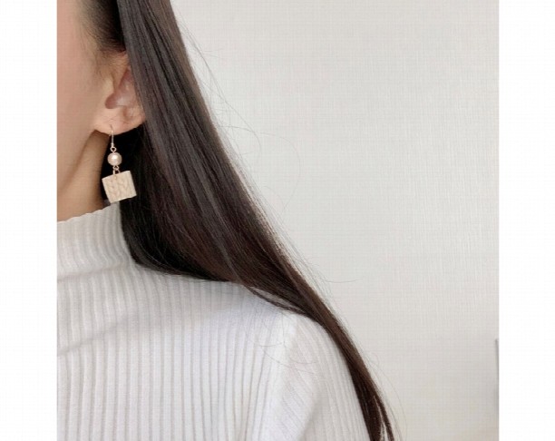 sweater-knit-pearl-earrings C