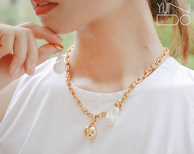 one-baroque-pearl-necklace