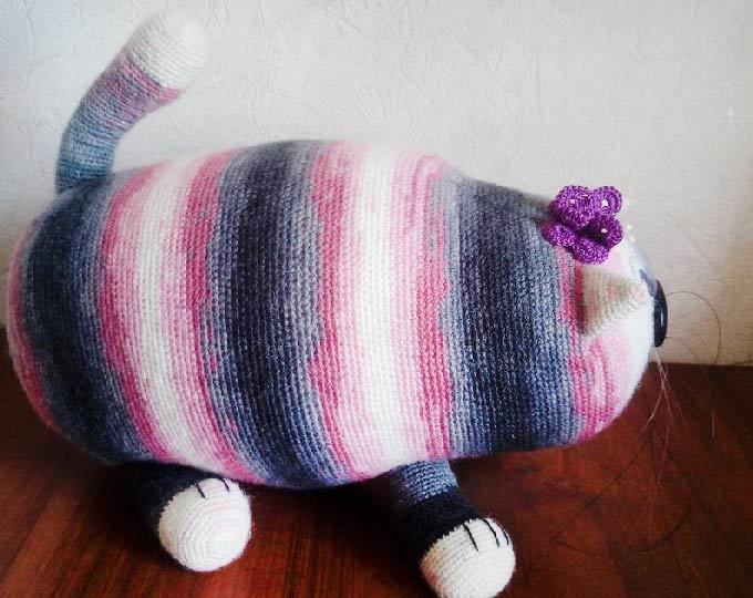 big-knitted-toy-cat-knitted-soft C