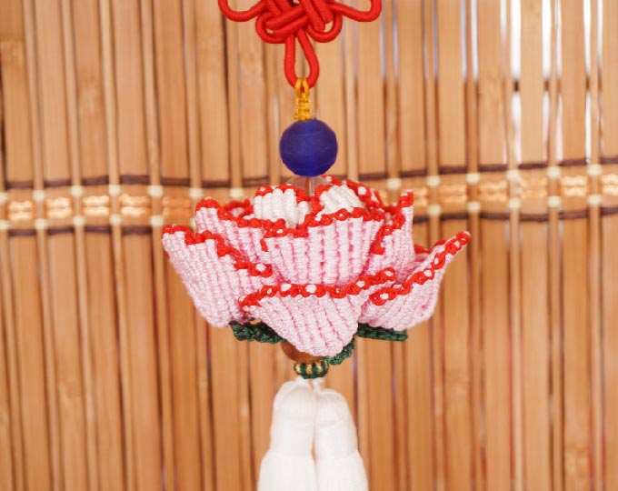 knitted-lotus-car-ornament C