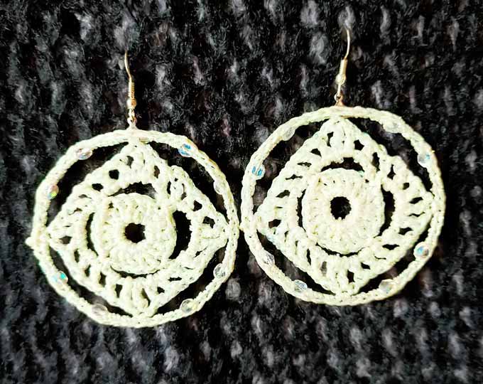 Crochet-white-sparkling-earrings D