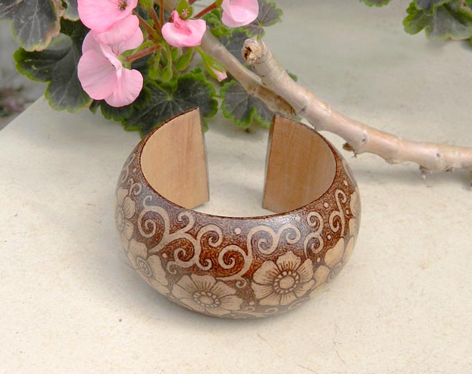Wood-burned-wooden-bangle-bracelet A