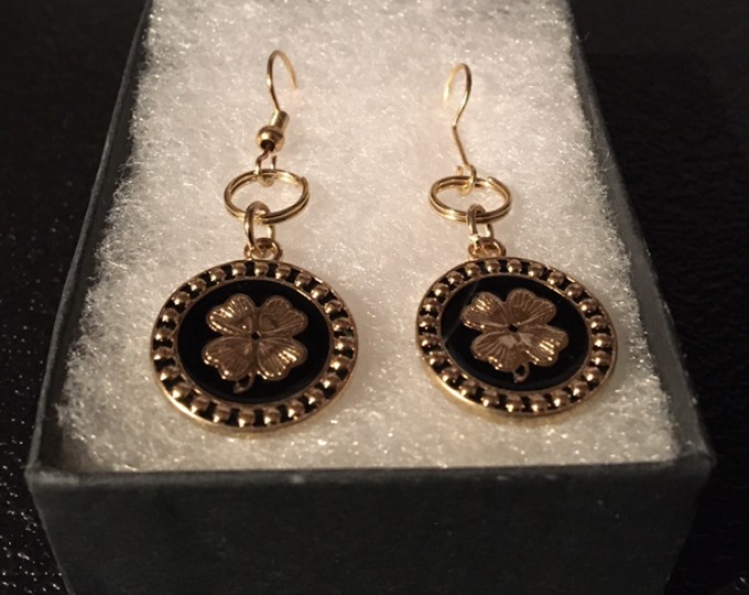 lnj-gold-flower-earrings