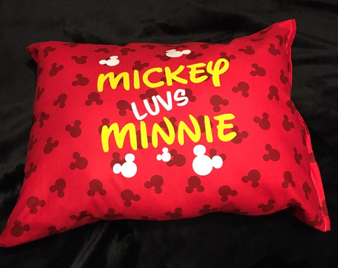 two-mickey-luvs-minnie-pillows