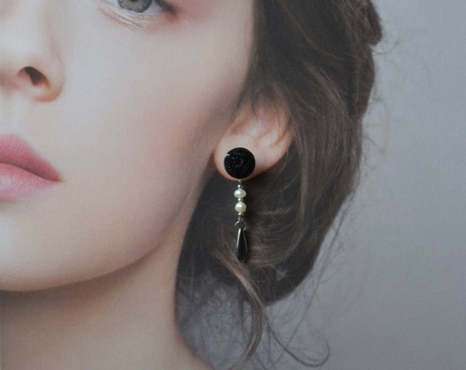 black-vintage-button-2way-earrings