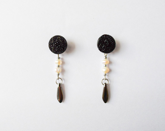 black-vintage-button-2way-earrings A