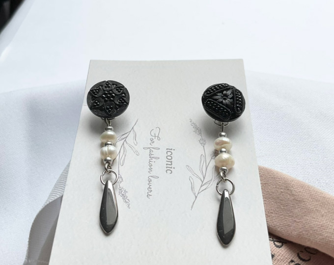 black-vintage-button-2way-earrings B
