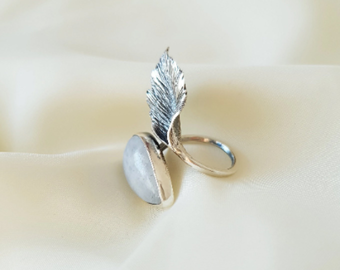 Large-Moonstone-Leaf-Ring-925-Sterl A