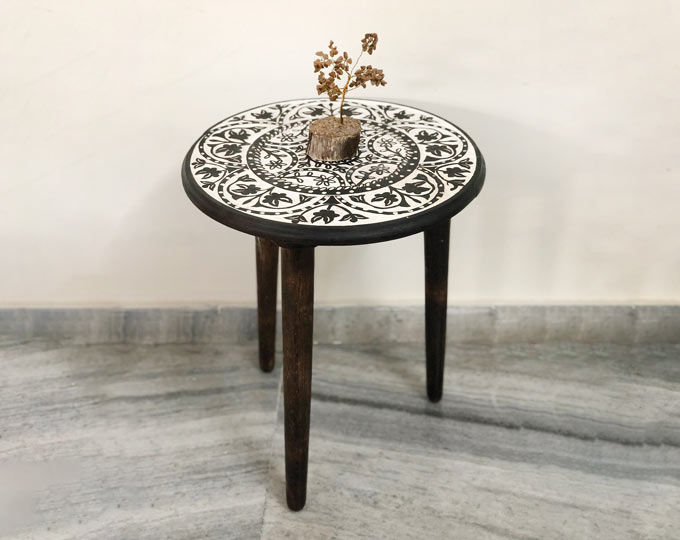 Round-Coffee-Table-Distressed-Flor