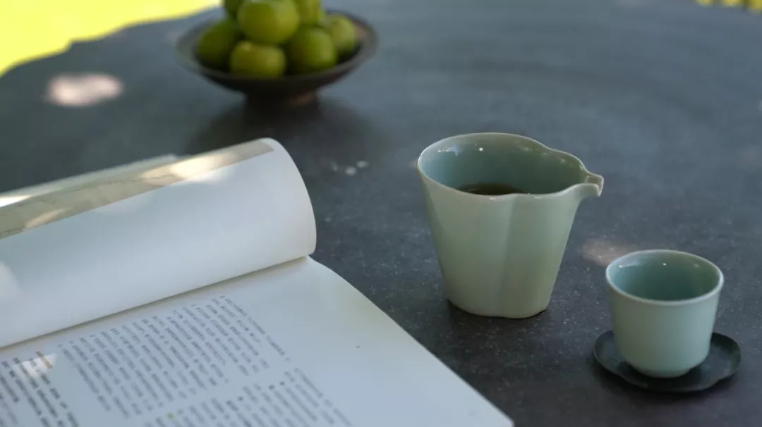 3 ZaoQing Chinese tea celadon with modern aesthetic design when reading