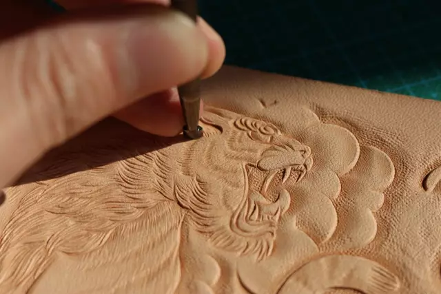 18 GeYe Carving Leather Handmade Tiger