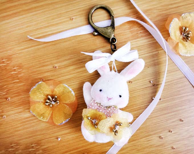 handmade-little-bunny-felt-charm