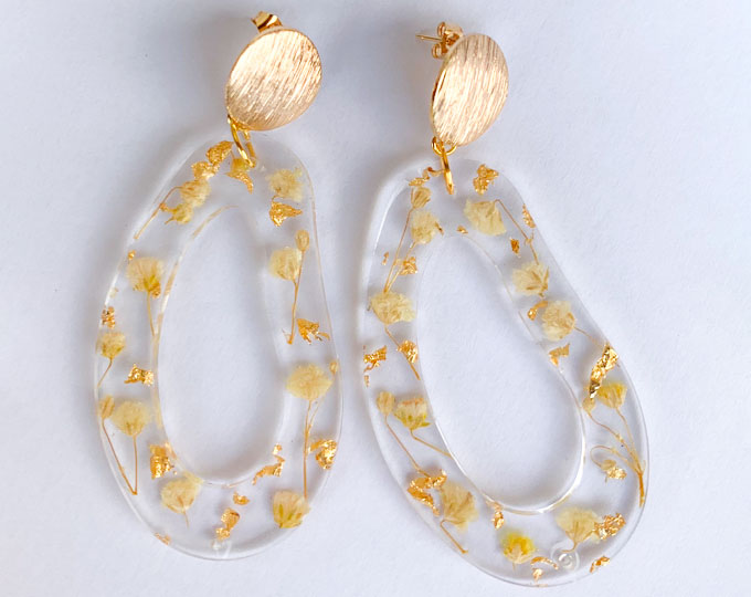 resin-earrings-with-flowers-and
