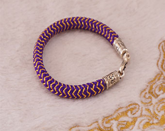 knitted-bracelet