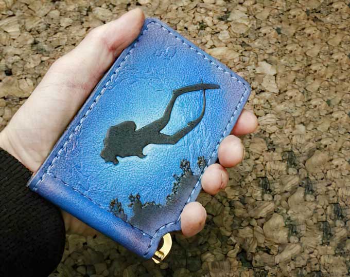 leather-wallet-with-diver-and-gold
