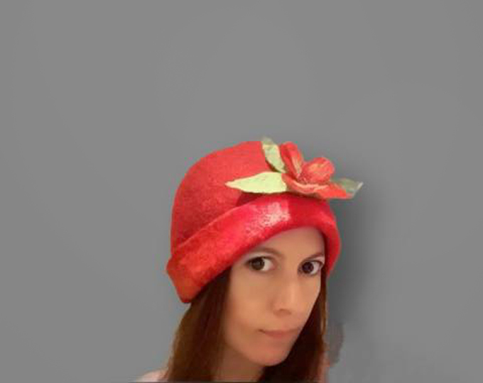 women-red-felted-hat A